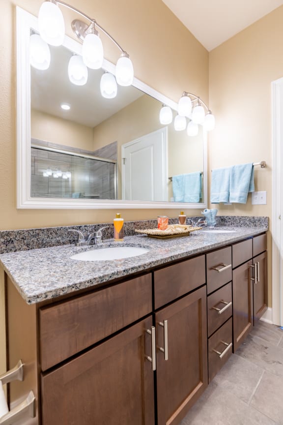 1, 2 & 3Bed Apartments in Overland Park The Residences at Bluhawk