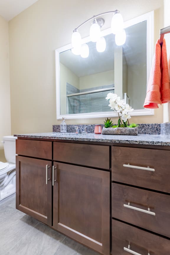 1, 2 & 3Bed Apartments in Overland Park The Residences at Bluhawk