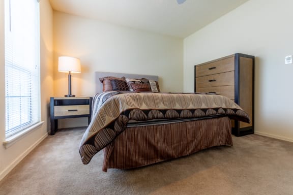 Bedroom decor1at Coventry Oaks Apartments, Kansas, 66214