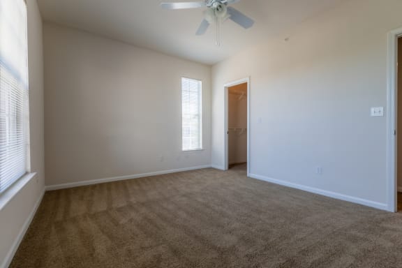 Room with wooden flooring at Wynnewood Farms Apartments, Overland Park, Kansas