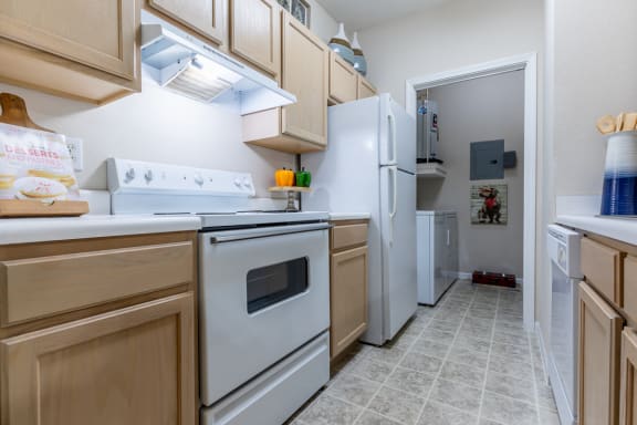 Spacious Full Size Kitchen at Crowne Chase Apartment Homes, Overland Park, KS
