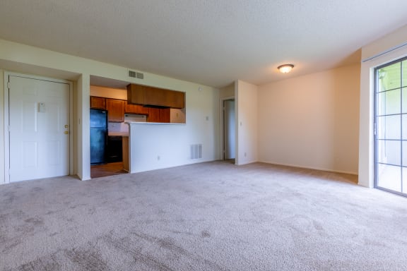 Carpeted Living Area at Coventry Oaks Apartments, Overland Park, KS
