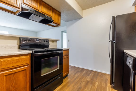 Fully Equipped Kitchen With Modern Appliances at Coventry Oaks Apartments, Overland Park, Kansas