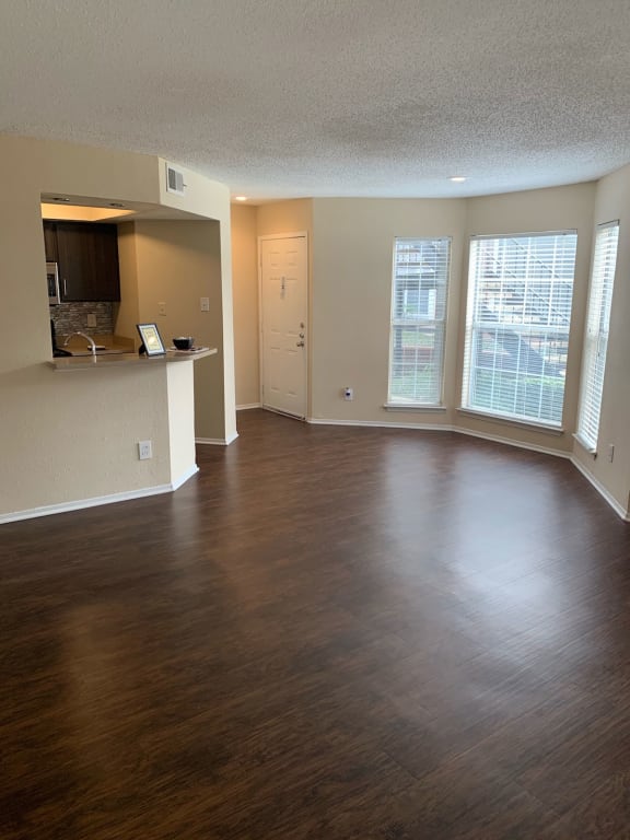 1 & 2Bed Apartment Homes in Far North Dallas Pear Ridge