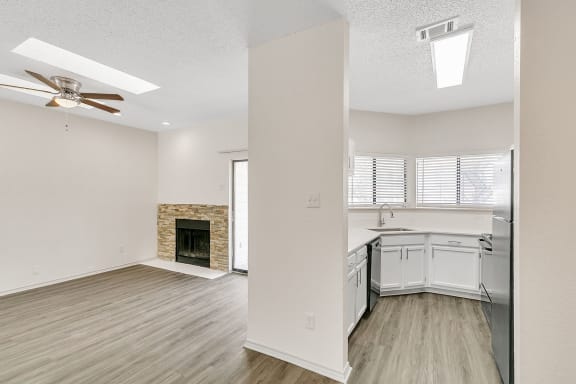 an open kitchen and living room with a ceiling fan