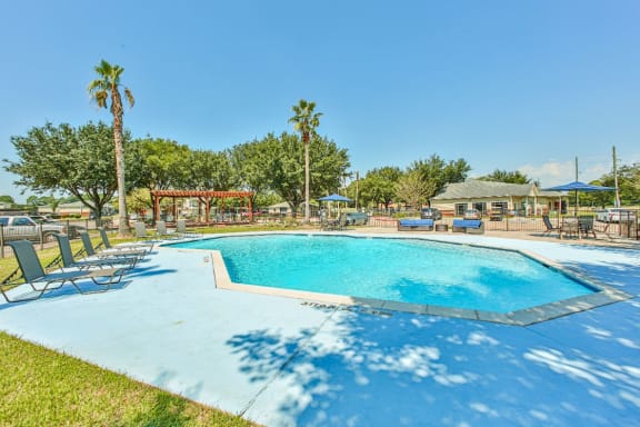 sparkling pool in west houston luxury apartments