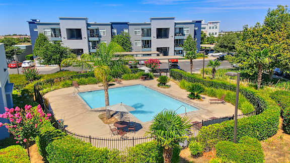 Luxury Swimming Pool at The Ridge Apartments, Elk Grove, 95757