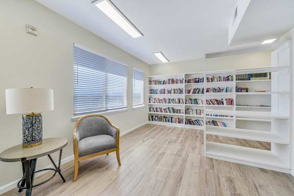 Library And Seating Area at Sable Ridge Senior Residences South, Colorado