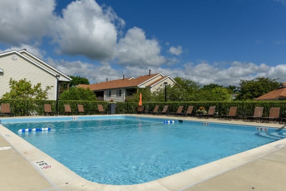 Resort style pool at The Winds at Poplar Creek, Schaumburg, Illinois