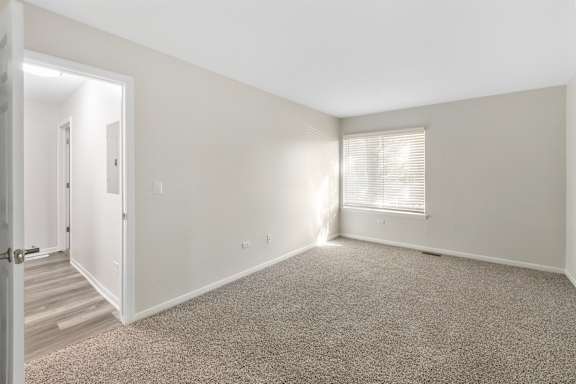 Unfurnished Living room at The Winds at Poplar Creek Apartments , Schaumburg, IL, 60194