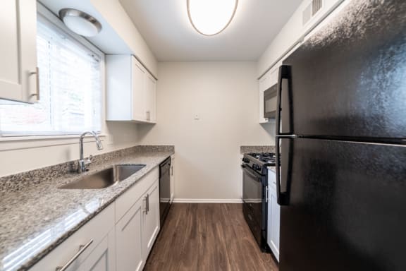 Fully Equipped Kitchen at Woodbridge Apartments, Kentucky Homey Kitchens