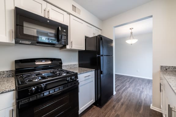 Epicurean Kitchens at Woodbridge Apartments, Kentucky