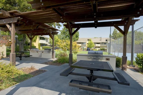 Covered picnic area at THE EDGE Apartments, DAVIS, California