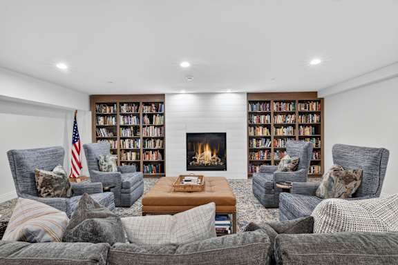 Library lounge at Vintage at Marine View Senior 55+ Apartments, Everett