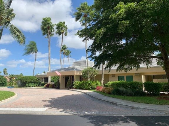 Drive way with view of exterior at Cross Keys, Florida, 33068