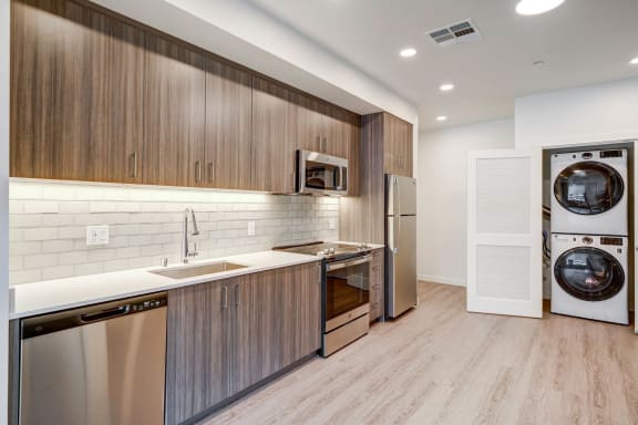 a kitchen or kitchenette at locale dallas victory park at Westlook, Nevada, 89523