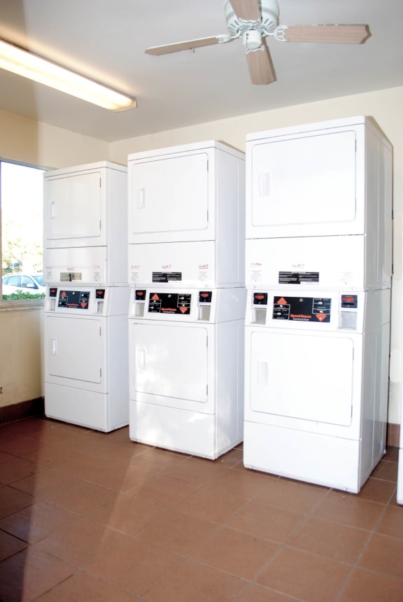 Laundry facilities at Oaks at Pompano, Florida