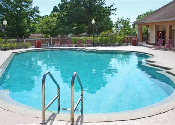 Resort style swimming pool at Mariners Cove, Tampa