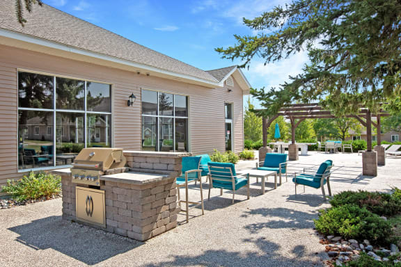 Hinton Height_Cottage Grove_MN_the preserve at ballantyne commons patio with fire pit and chairs