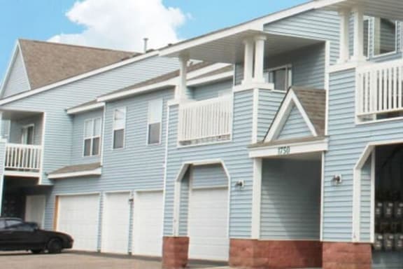 apartments in Coon Rapids with garage