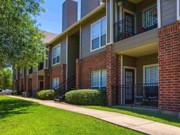 Summer Brook apartments in Longview TX