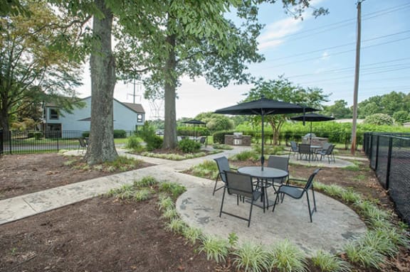 barbecue area at apartment community