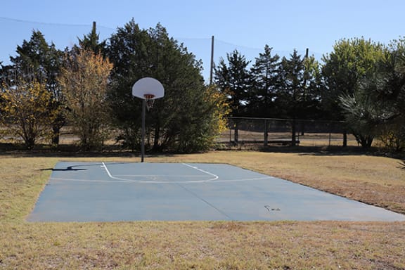 basketball court at berkshire apartments and townhomes