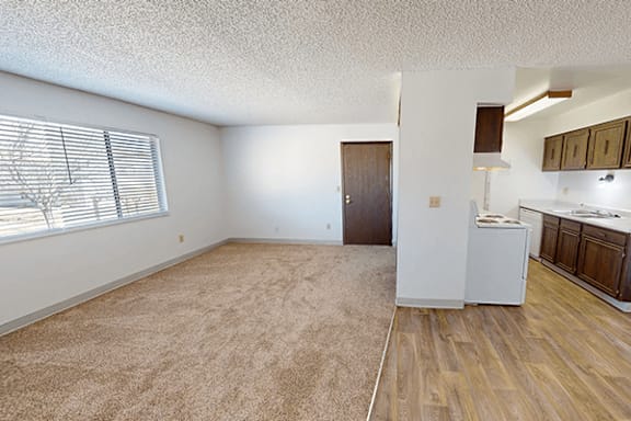 9 foot ceilings at Country Green Apartments