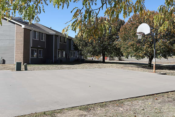 basketball court at cross creek apartments and townhomes