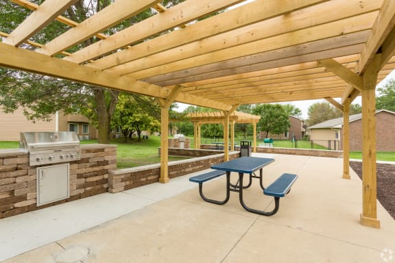 Outdoor Kitchen at Granite Valley in Cedar Rapids, IA