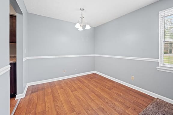 Hardwood floors in dining room at huntley ridge clarksville
