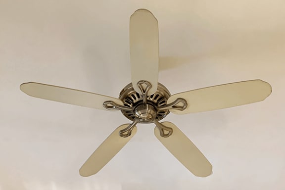 apartments with ceiling fan