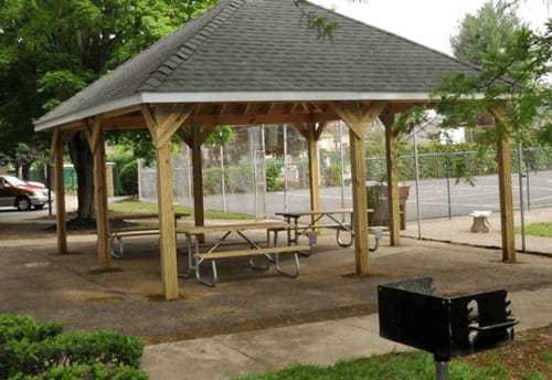 picnic area at apartment community in Newark, Ohio