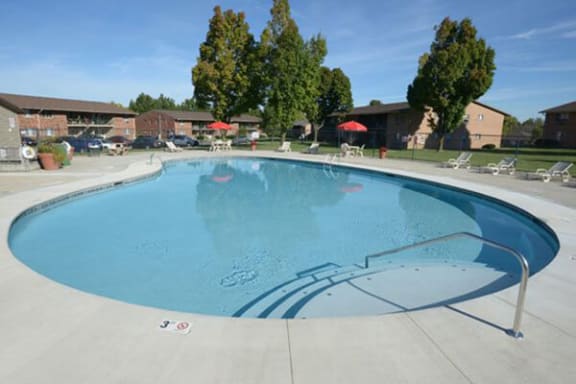 swimming pool at Woodman Park apartments