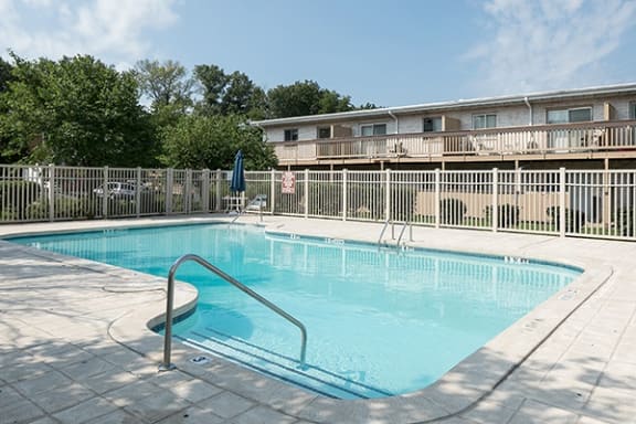 swimming pool at Emerald Crossing
