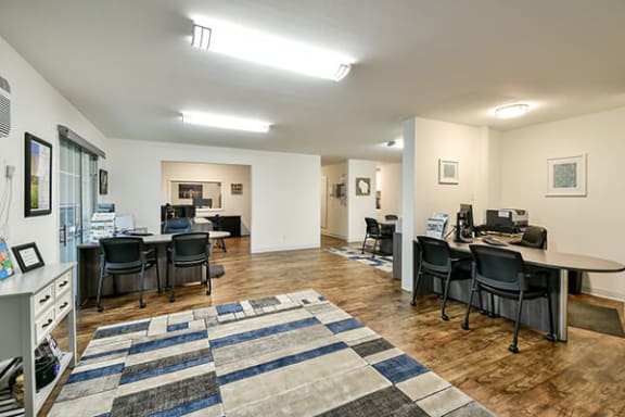 leasing office at river's edge apartments