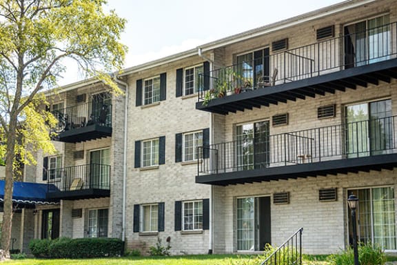 balcony/patio available at river's edge apartments