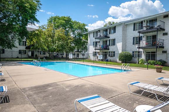 River's Edge pool and sundeck area