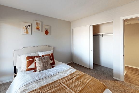 A bedroom with a bed and a carpet.