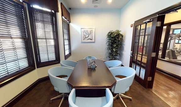 Office seating area at Regency Place, Illinois