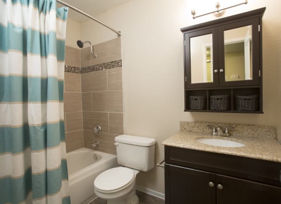Fifteen 50 Apartments Las Vegas, NV - 2 Bedroom 1 and a Half Bathroom Apartment - Bathroom with Sink, Tub, and Toilet