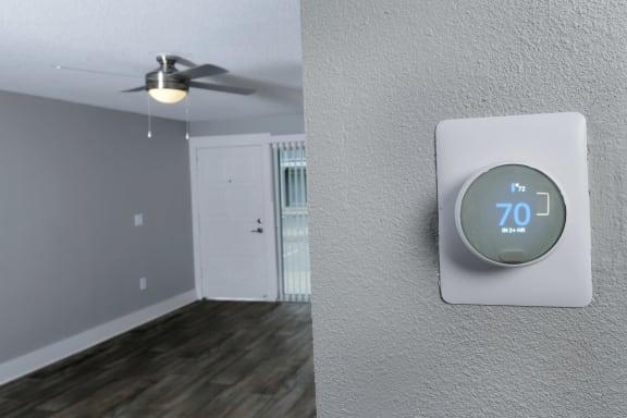 Electronic thermostat and Ceiling fan in Mandarin Bay 1-bedroom apartment in Jacksonville, Fl
