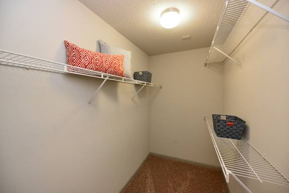 Metropolitan Fishers Large Closets