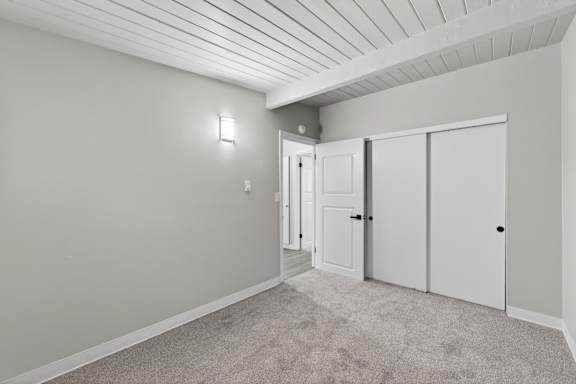 A room with a white ceiling and carpeted floor.