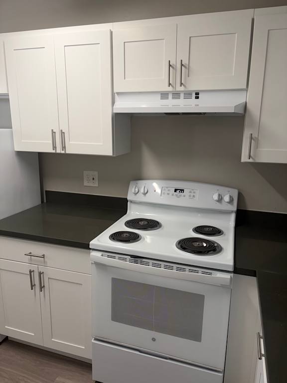 A white oven with a microwave above it is in a kitchen.