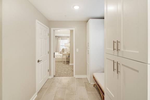 Extra storage and sitting bench in main bathroom at The Azul Apartment Homes in Mississippi 38655