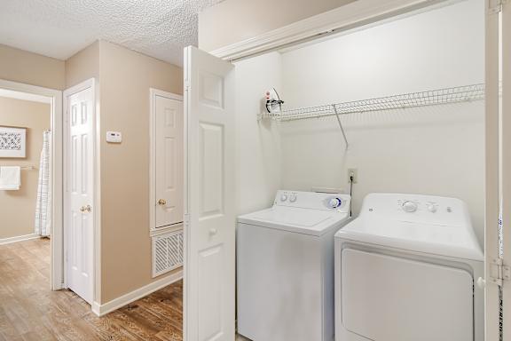 Washer and dryer Lexington Pointe Apartment Homes in Oxford, 38655