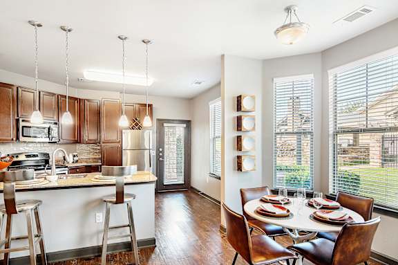 Equipped Kitchen In Clubhouse with dining area at Wellington Grande Apartment Homes, Longview, TX