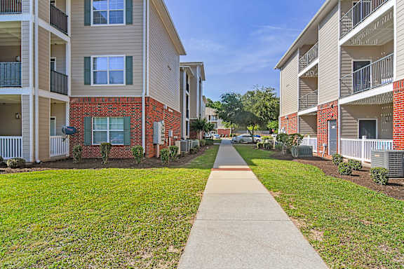 Beautiful walking path at Lagniappe of Biloxi Apartment Homes, Biloxi, 39532