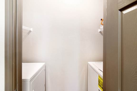 Washer and dryer at Kingston Crossing Apartment Homes in Bossier City, LA